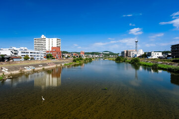 Fototapeta na wymiar 岐阜県多治見市 昭和橋から眺める土岐川と多治見の街並み