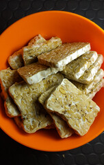 The tempeh that has been cut and put in a bowl. tempeh ready to fry 