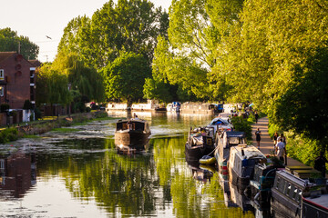 London, Uk, 26th of April, 2020: Twilight on the river Lee in Hackney - obrazy, fototapety, plakaty