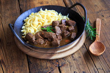 Gulasch mit Spätzle