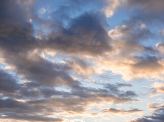 Fototapeta na wymiar Wolken am Abendhimmel