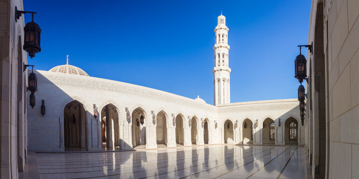 Sultan Qaboos Mosque on sunny day, Muscat, Muscat Governorate, Oman