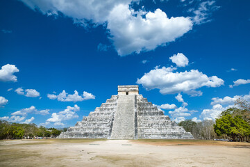 El Castillo pyramid - Temple of Kukulcan in the ancient Mayan ruins of Chichen Itza, Mexico