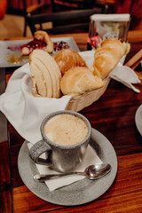 CAFÉ Y PAN VERTICAL