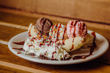 HELADO BANANA SPLIT