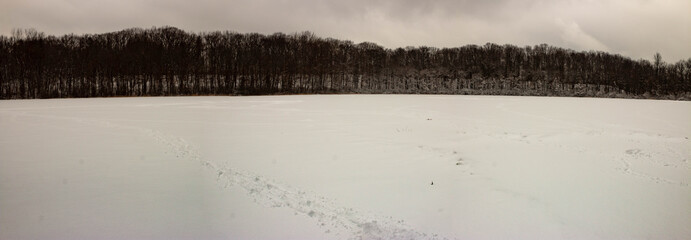 WINTER PANORAMIC PHOTOS FROM A FROZEN POND 