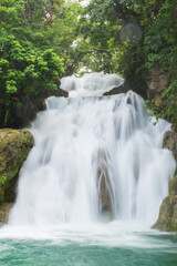 cascada de seda en el rio 