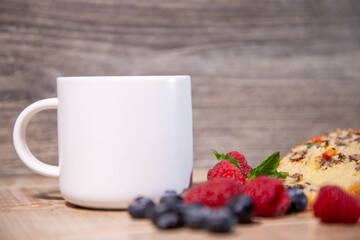 desayuno de pan con café y fruta