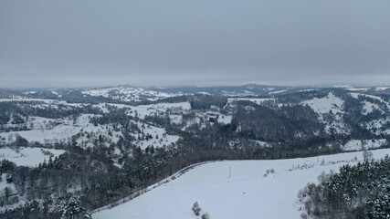 Survol de l'Auvergne sous la neige