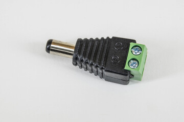 one power connectors for applications with voltage connections