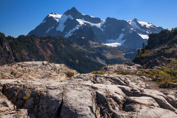 Breathtakingly beautiful Mt. Shuksan in autumn in Washington state
