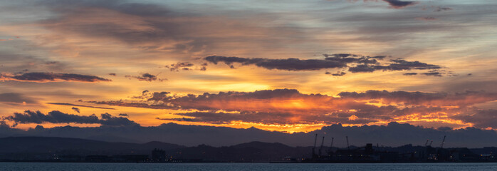 Atardecer por las montañas 