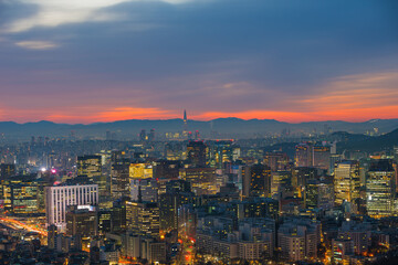 Fototapeta na wymiar Seoul city view during dawn overlooking the city skyline and modern building in south korea