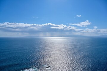地球岬の展望台から内浦湾越しに見る船と山並みのコラボ情景＠北海道