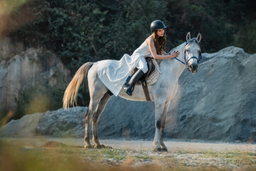 Obraz premium Pretty girl riding a horse in forest