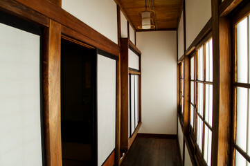 古い日本家屋の廊下