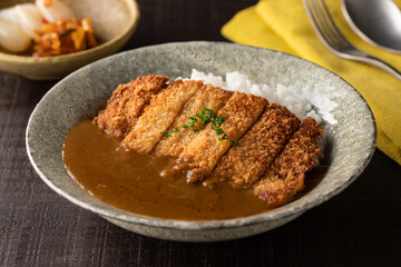 ピリッとスパイシーなカツカレー