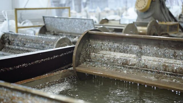 Floating washing tank for PET.