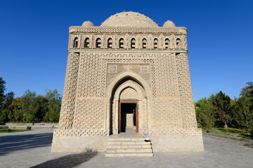 Fototapeta premium Samanid Mausoleum in Bukhara, Uzbekistan. Iconic example of the early Islamic architecture in Asia. Oldest funerary building in Central Asia.