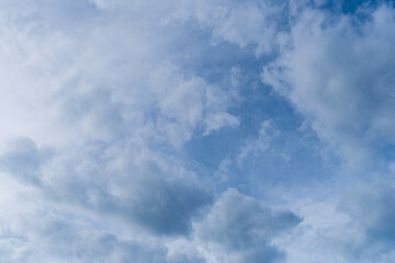 Obraz premium Cloudy bright blue sky