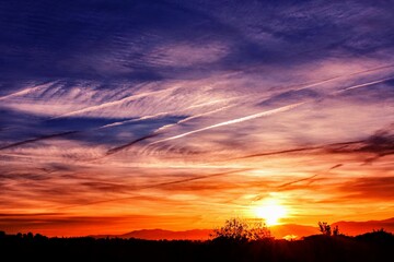 Atardecer azulado y anaranjado