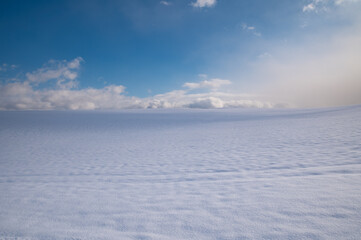 冬美瑛海のような雪大地