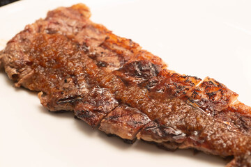 グリルで焼くステーキ