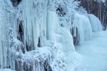 Fototapeta na wymiar icicles in the snow
