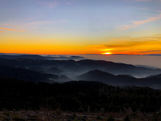 Fototapeta na wymiar sunset over the mountains 