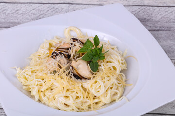 Italian pasta with mussels and cheese
