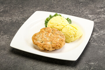Chicken cutlet with mashed potato