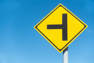 T字路（丁字路）の標識の写真