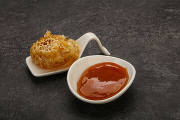 Natural honey in the bowl