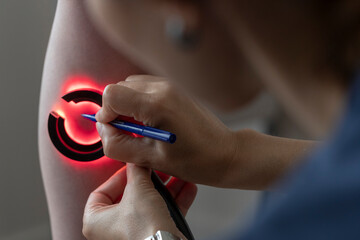 a doctor looks for varicose veins in a patient