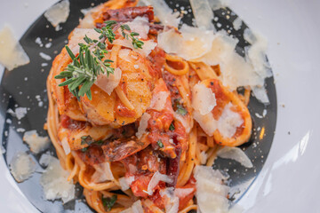 Spaghetti with prawns, sea scallops and parmesan