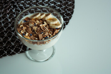 haelthy food granola and yogurt