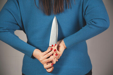 woman hand holding knife in back