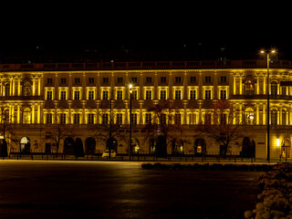 Fototapeta premium An atmospheric building at night in the city center