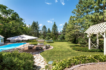 Beautiful Canadian House with backyard and swimming pool in Montreal's Suburb