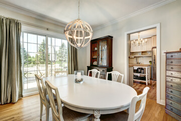 Beautiful Canadian House with backyard and swimming pool in Montreal's Suburb