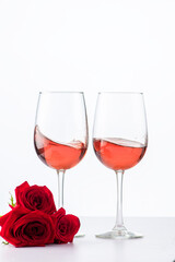 Vino Rosa y Rosas para pareja en el día de san valentin
