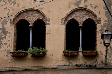 Fototapeta na wymiar mullioned windows