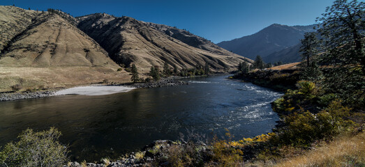 Naklejka premium Salmon River in Fall, Idaho