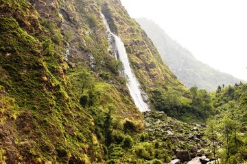 Fototapeta na wymiar birthi waterfall cascade