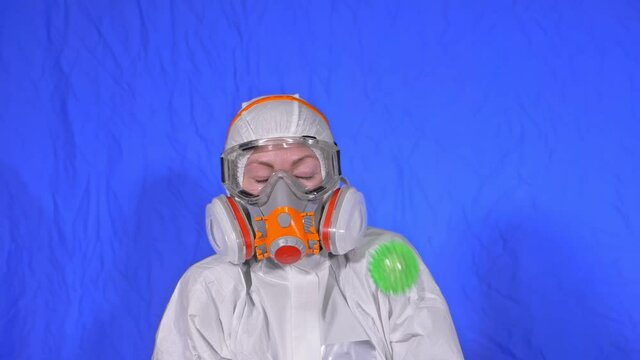 The virus fly to the doctor in air. Scientist virologist in respirator. Woman close up, wearing protect medical antibacterial antiviral aerosol spray paint mask. Coronavirus epidemic. Slow motion.