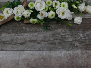 Blumenschmuck mit Eustoma und Tulpen