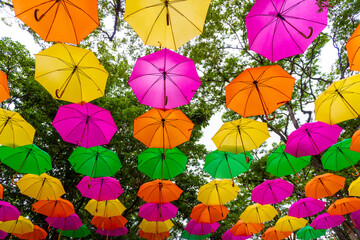 Fototapeta na wymiar seamless pattern with colorful umbrellas