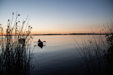 Naklejka premium Atardecer en kayak