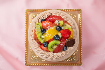 フルーツたっぷりの生チョコケーキ