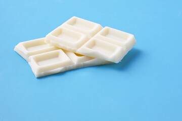 ホワイトチョコレート　割る